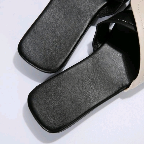 Women's Plus Size Crossed Square Toe Open-Toe Flat Sandals - Picture 4 of 6